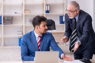 Nižší mzdy, více práce, vulgarity. S diskriminací na pracovišti se setkává přes milion lidí - Novinky